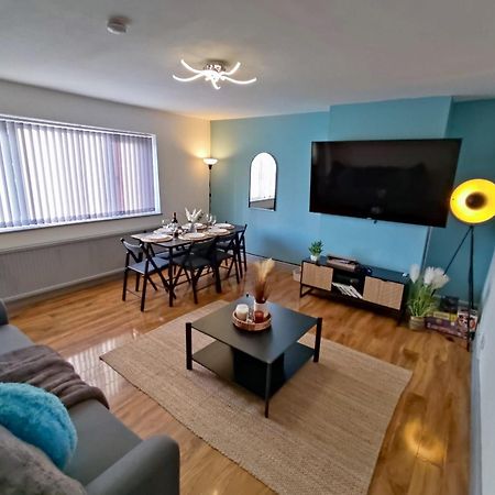 Comfortable 3 Bedrooms Leeds Beach House - Ideal For Family And Contractors - Free Parking For 2 Cars Zewnętrze zdjęcie