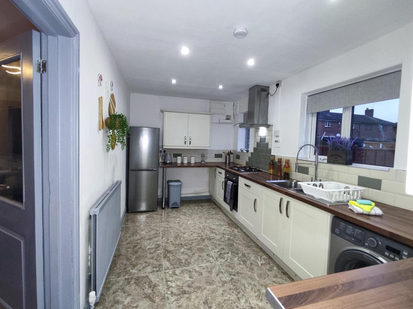 Comfortable 3 Bedrooms Leeds Beach House - Ideal For Family And Contractors - Free Parking For 2 Cars Zewnętrze zdjęcie