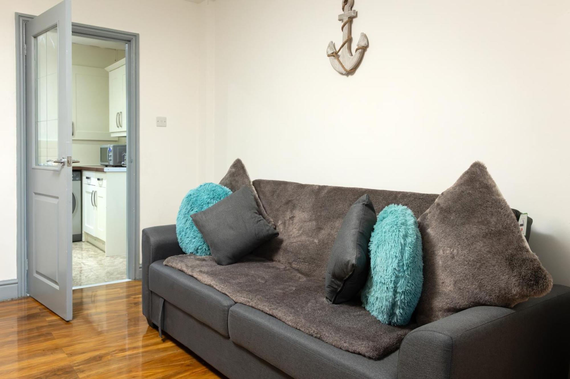 Comfortable 3 Bedrooms Leeds Beach House - Ideal For Family And Contractors - Free Parking For 2 Cars Zewnętrze zdjęcie