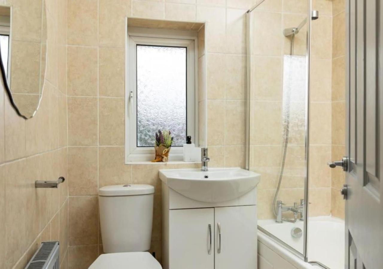 Comfortable 3 Bedrooms Leeds Beach House - Ideal For Family And Contractors - Free Parking For 2 Cars Zewnętrze zdjęcie