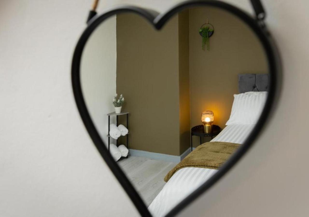 Comfortable 3 Bedrooms Leeds Beach House - Ideal For Family And Contractors - Free Parking For 2 Cars Zewnętrze zdjęcie