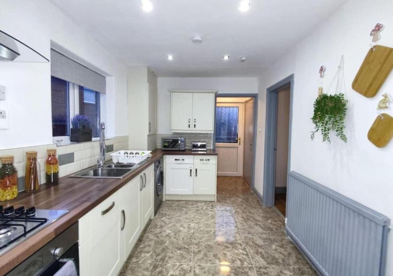 Comfortable 3 Bedrooms Leeds Beach House - Ideal For Family And Contractors - Free Parking For 2 Cars Zewnętrze zdjęcie