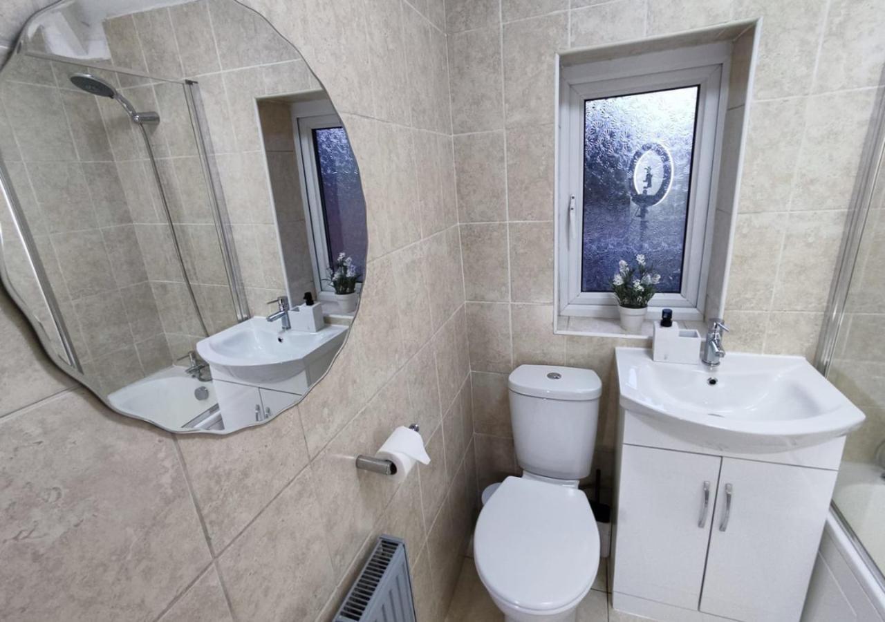 Comfortable 3 Bedrooms Leeds Beach House - Ideal For Family And Contractors - Free Parking For 2 Cars Zewnętrze zdjęcie